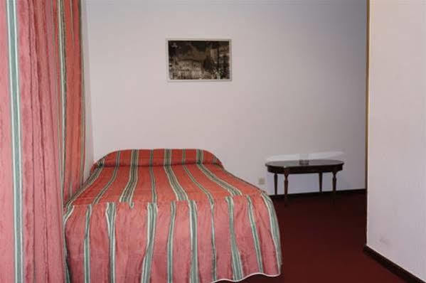 Hostal La Numantina Логроньо Екстериор снимка